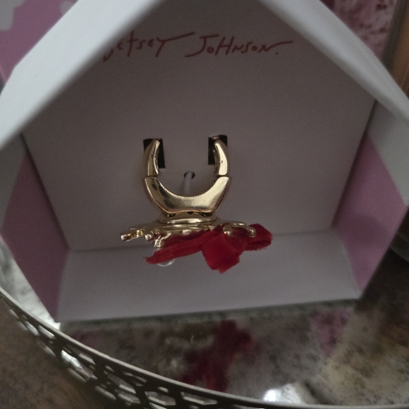 Charming Holiday Reindeer Ring with Red Bow - Picture 8 of 12